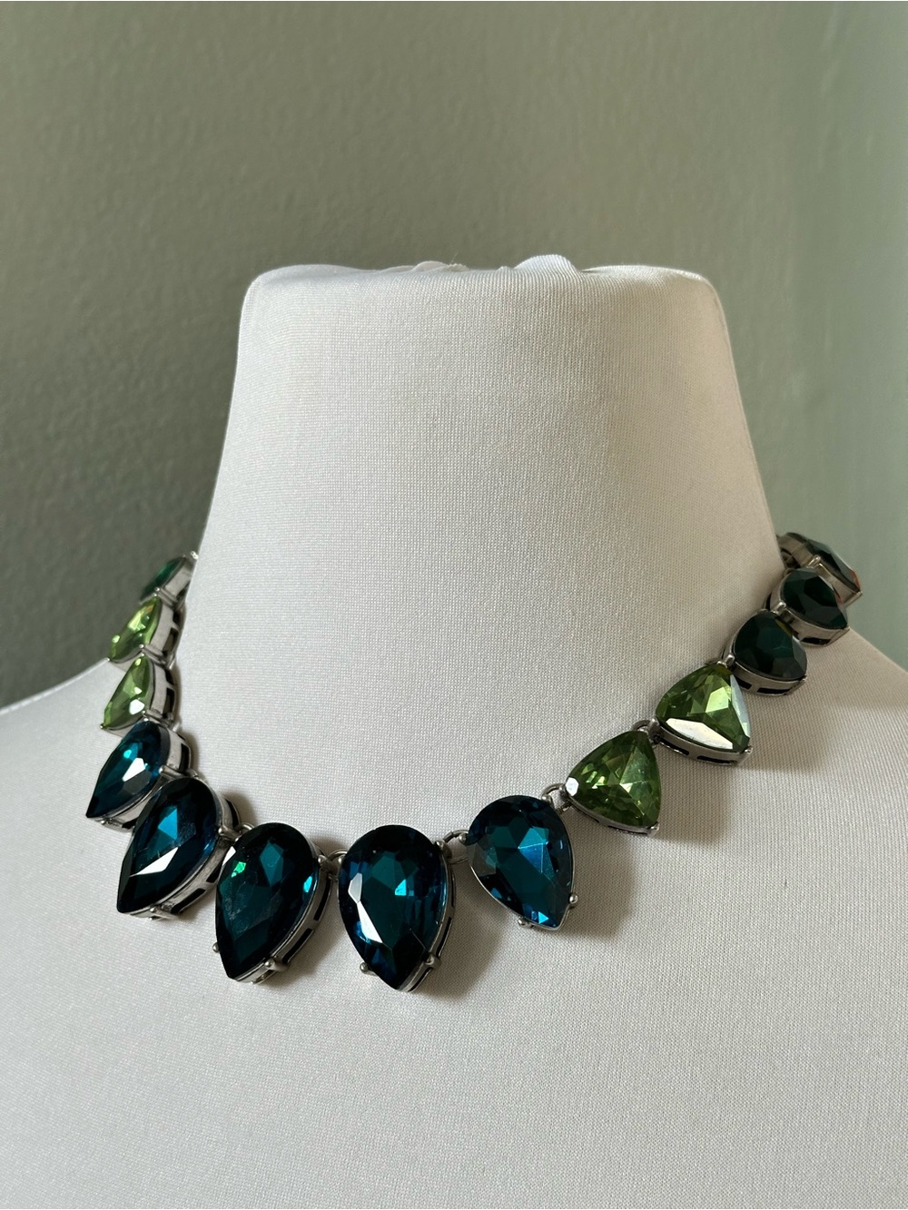 Chloe & Isabel Huge Bling Statement Plastic Rhinestone Necklace Y2K McBling